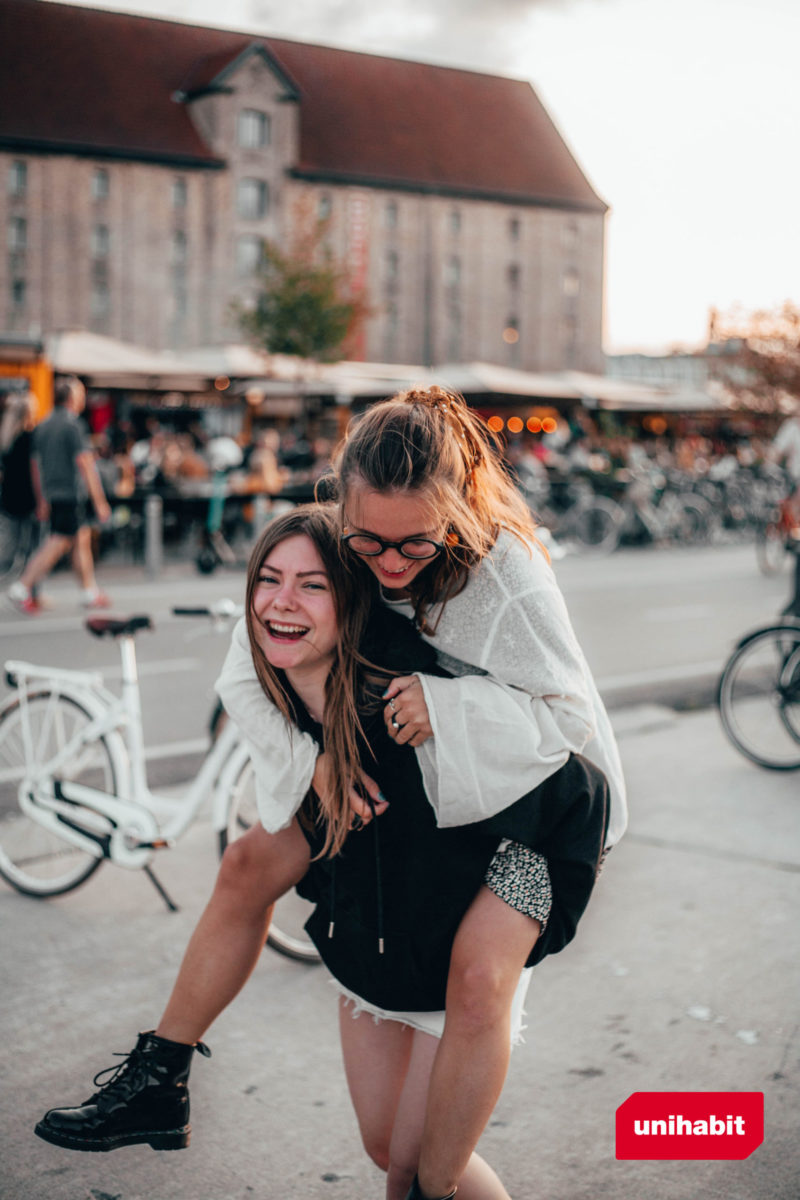 toms-rits-DrXlNk2FEsI-unsplash residencias seguras para estudiantes internacionales