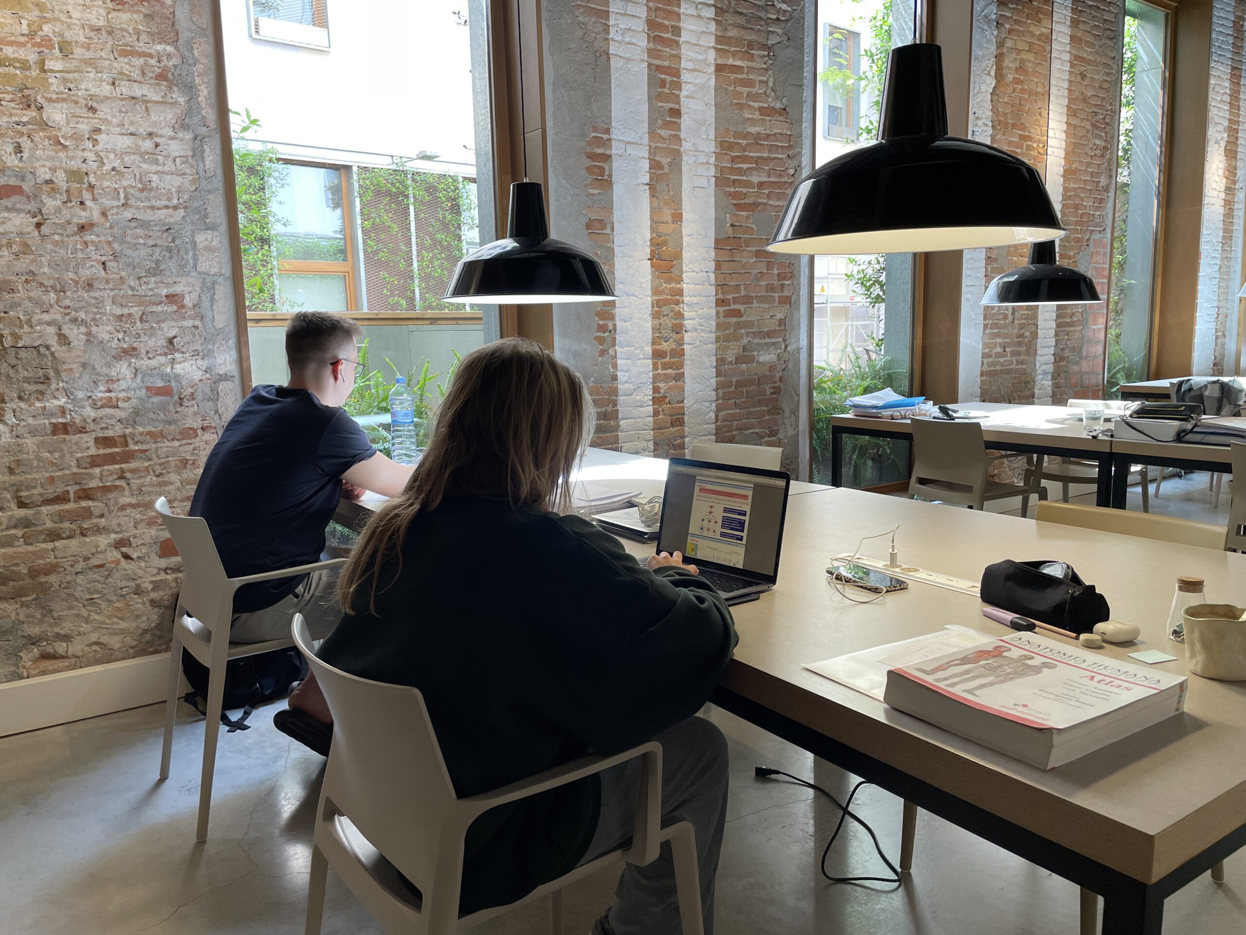 carnet-estudiante-internacional-Unihabit-1