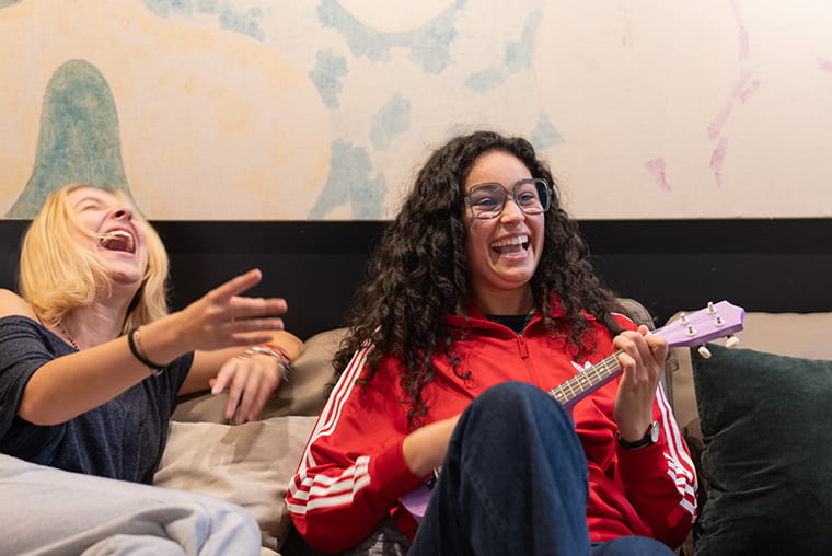 Espacio-central-y-zona-de-estar